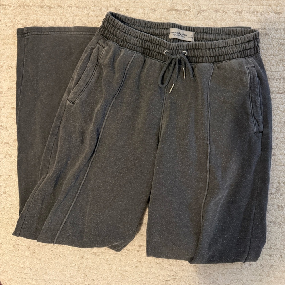 Abercrombie & Fitch High Rise Wide Leg Sweatpant